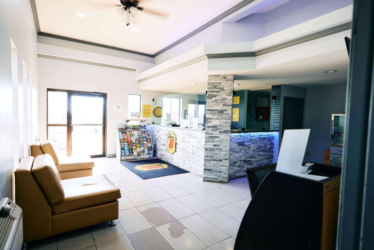 Super 8 By Wyndham Pueblo Hotel Ngoại thất bức ảnh