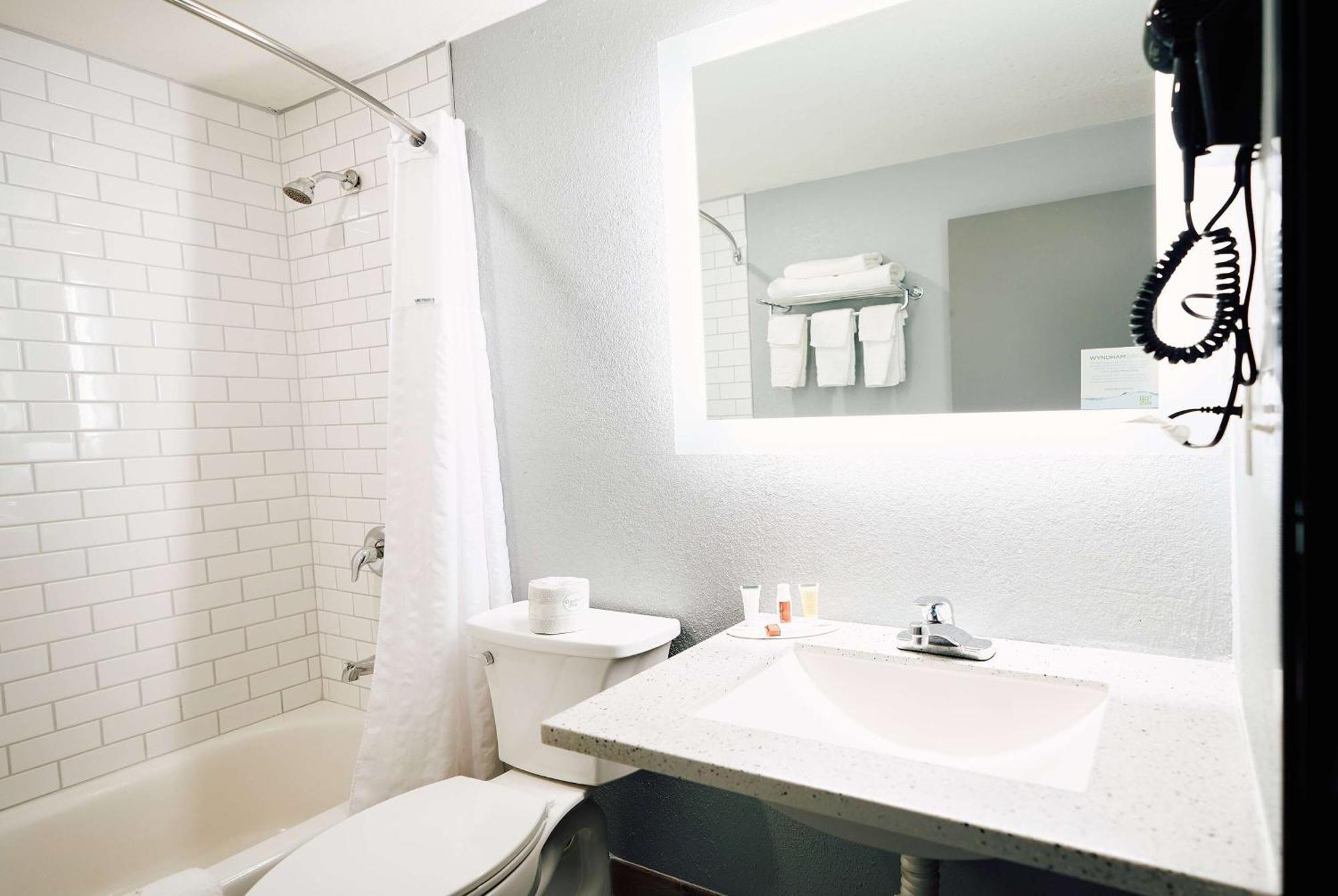 Super 8 By Wyndham Pueblo Hotel Ngoại thất bức ảnh