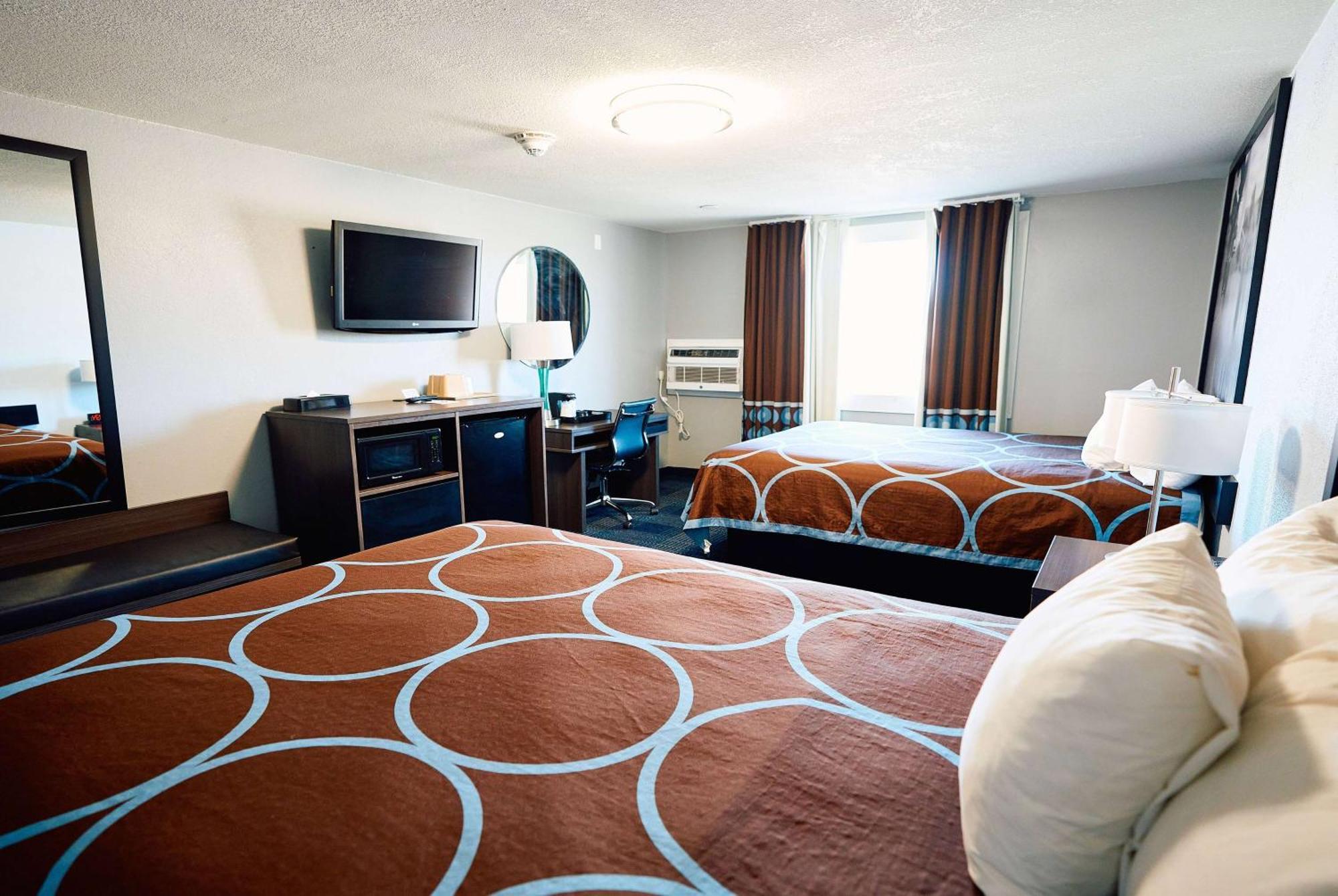 Super 8 By Wyndham Pueblo Hotel Ngoại thất bức ảnh
