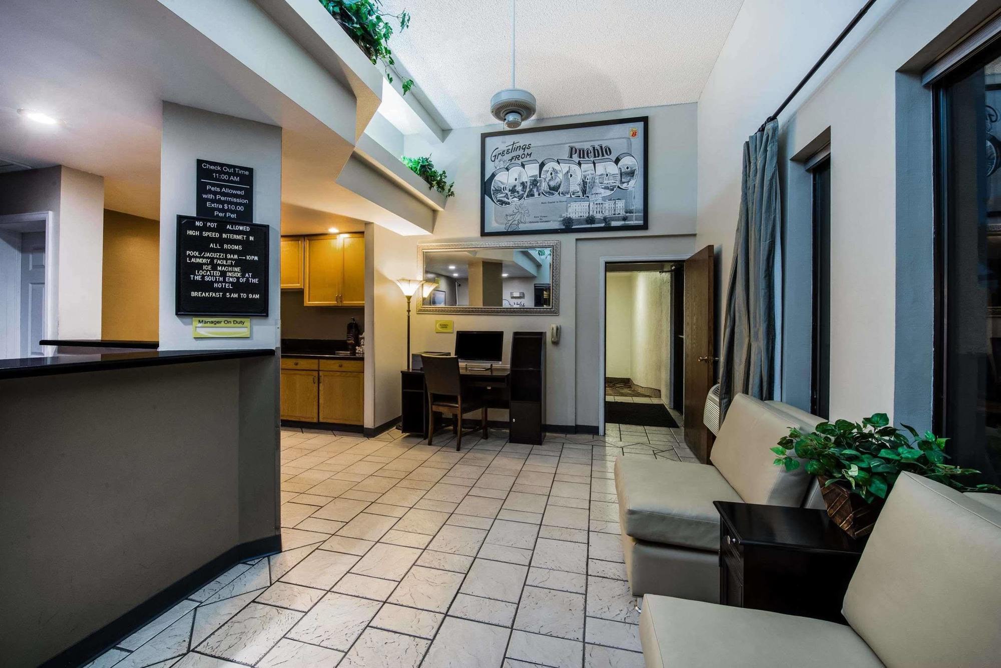 Super 8 By Wyndham Pueblo Hotel Ngoại thất bức ảnh