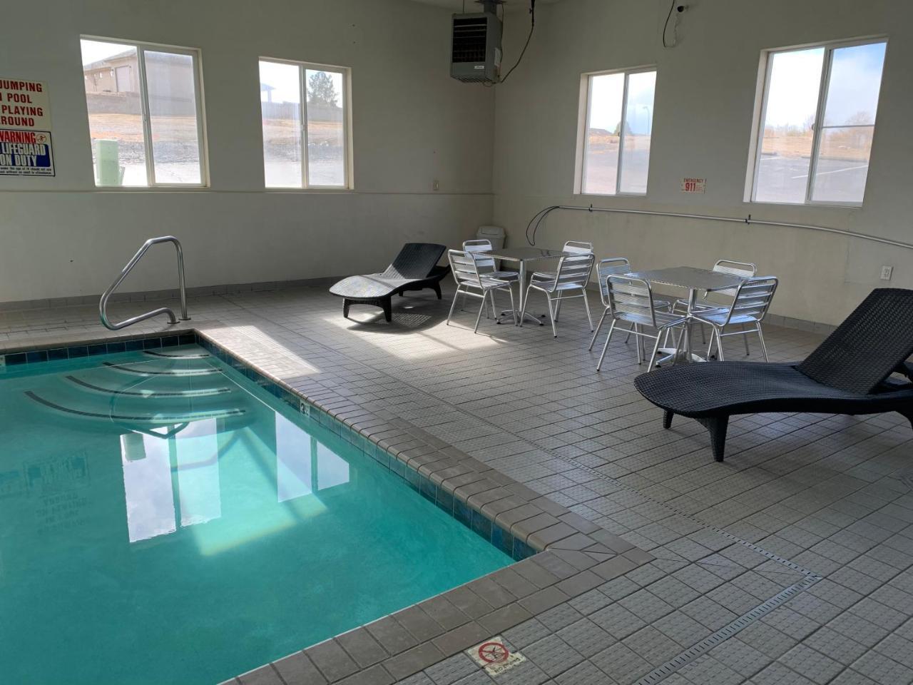Super 8 By Wyndham Pueblo Hotel Ngoại thất bức ảnh